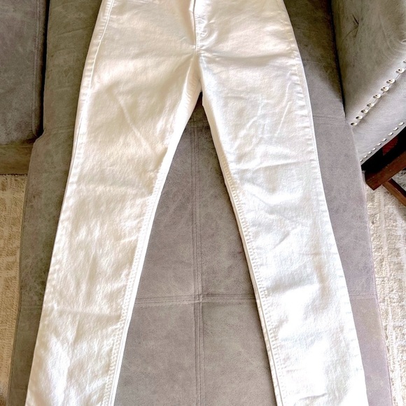 Old Navy White Straight Leg Jeans - Picture 6 of 6